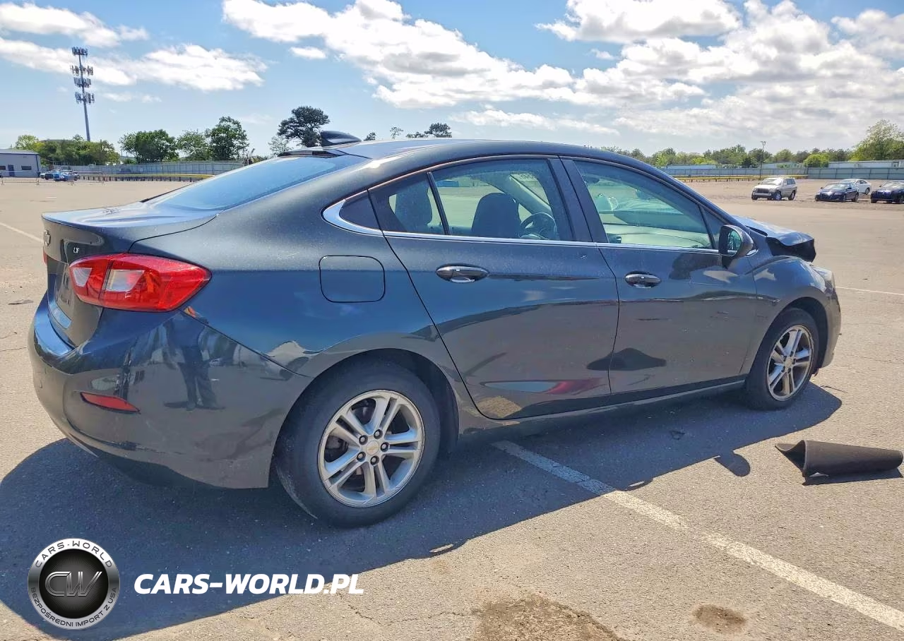 2018 Chevrolet Cruze Lt VIN:1G1BE5SM3J7186982 - 3