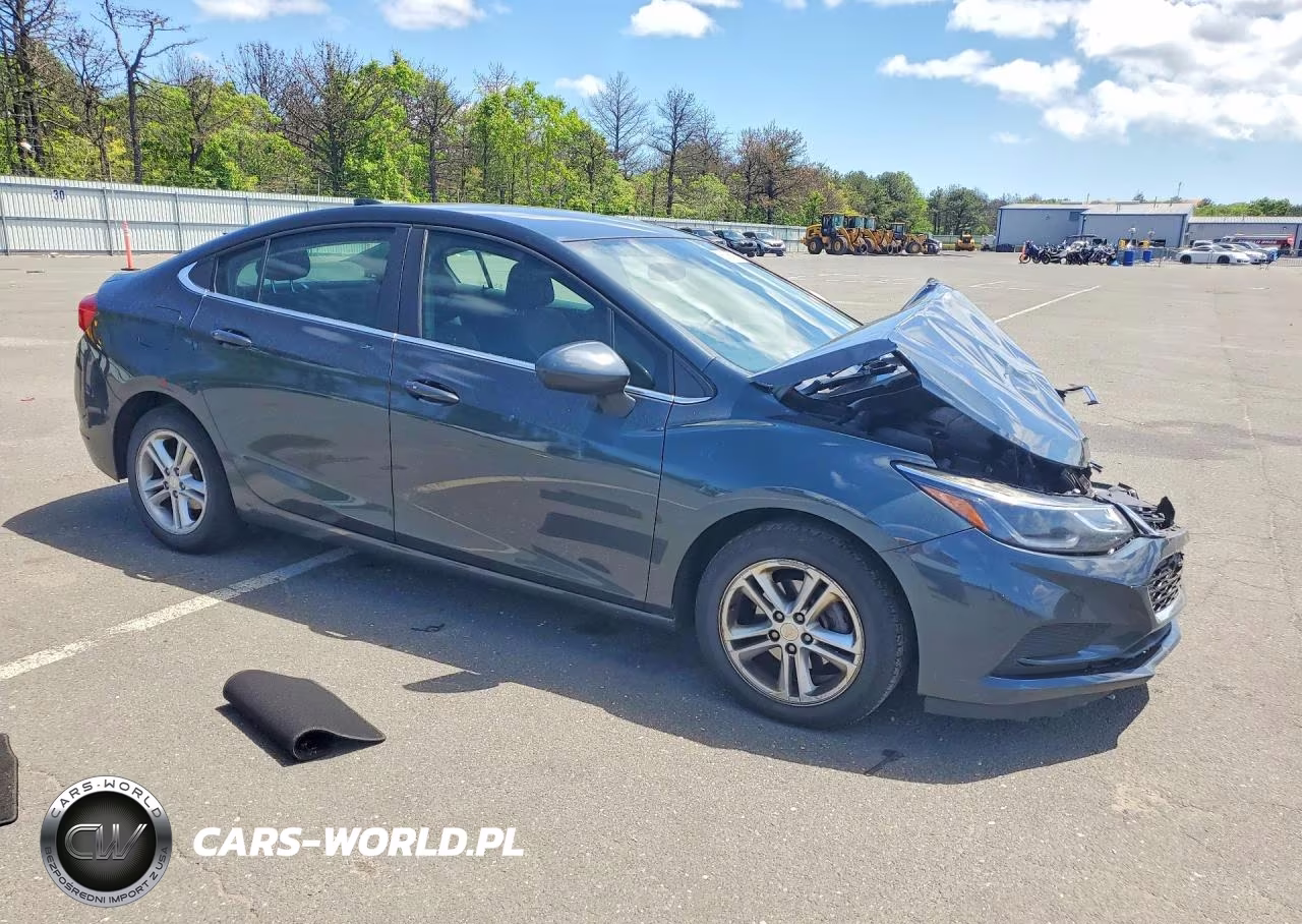 2018 Chevrolet Cruze Lt VIN:1G1BE5SM3J7186982 - 4