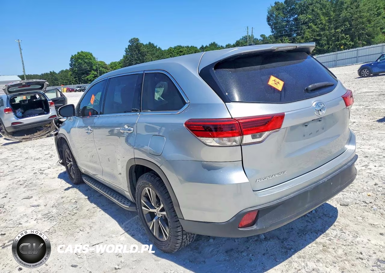 2018 Toyota Highlander Le VIN:5TDZARFH0JS040891 - 2
