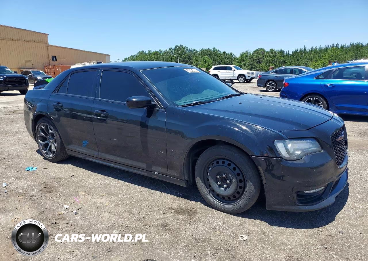 2018 Chrysler 300 S VIN:2C3CCABG2JH231570 - 4