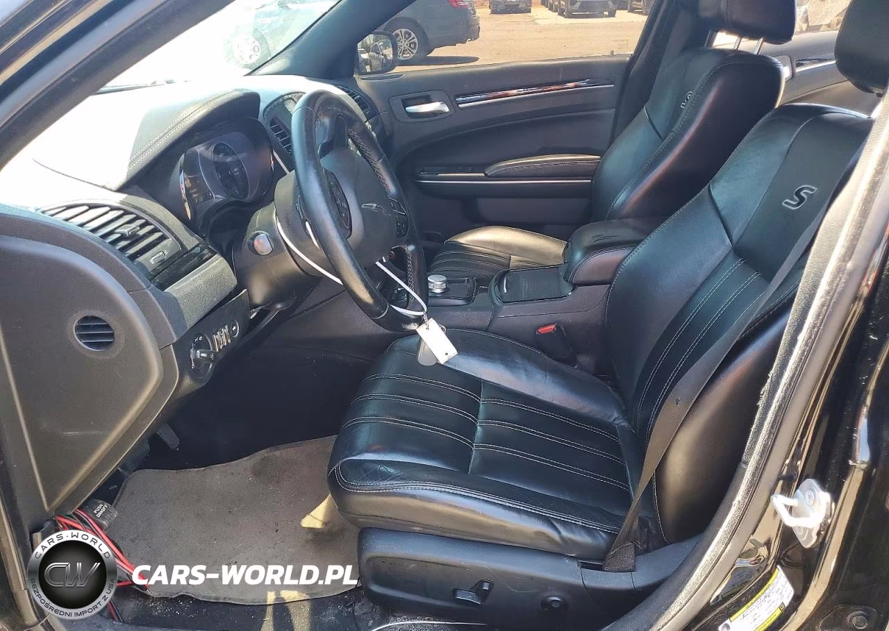 2018 Chrysler 300 S VIN:2C3CCABG2JH231570 - 7