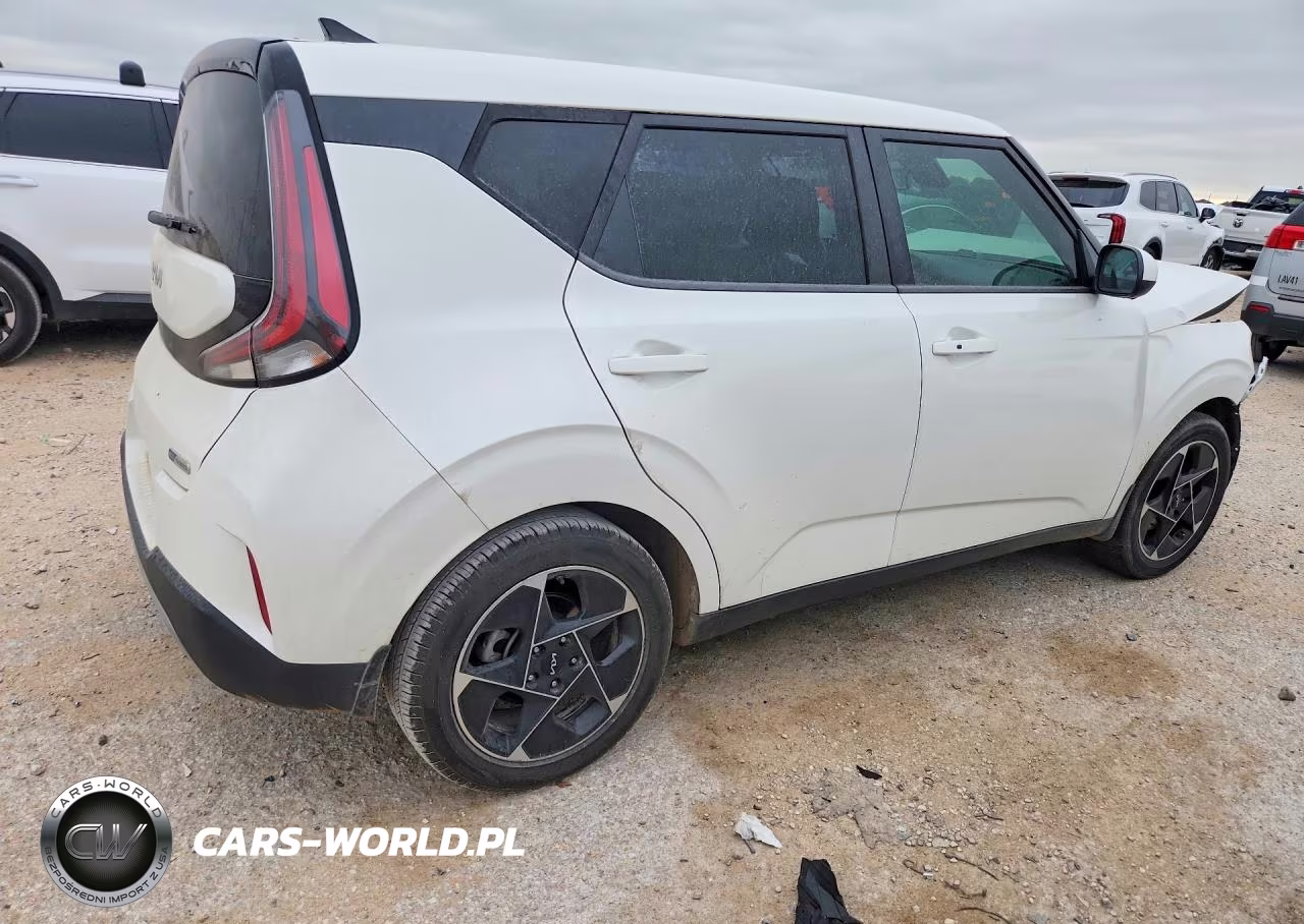 2023 Kia Soul VIN:KNDJ33AU4P7860192 - 3