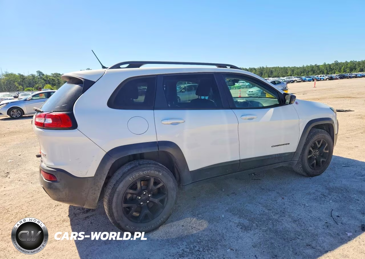 2015 Jeep Cherokee Trailhawk VIN:1C4PJMBS2FW502578 - 3