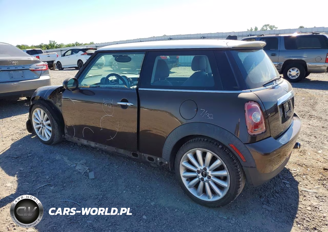 2010 Mini Cooper VIN:WMWMF3C57ATU79121 - 2