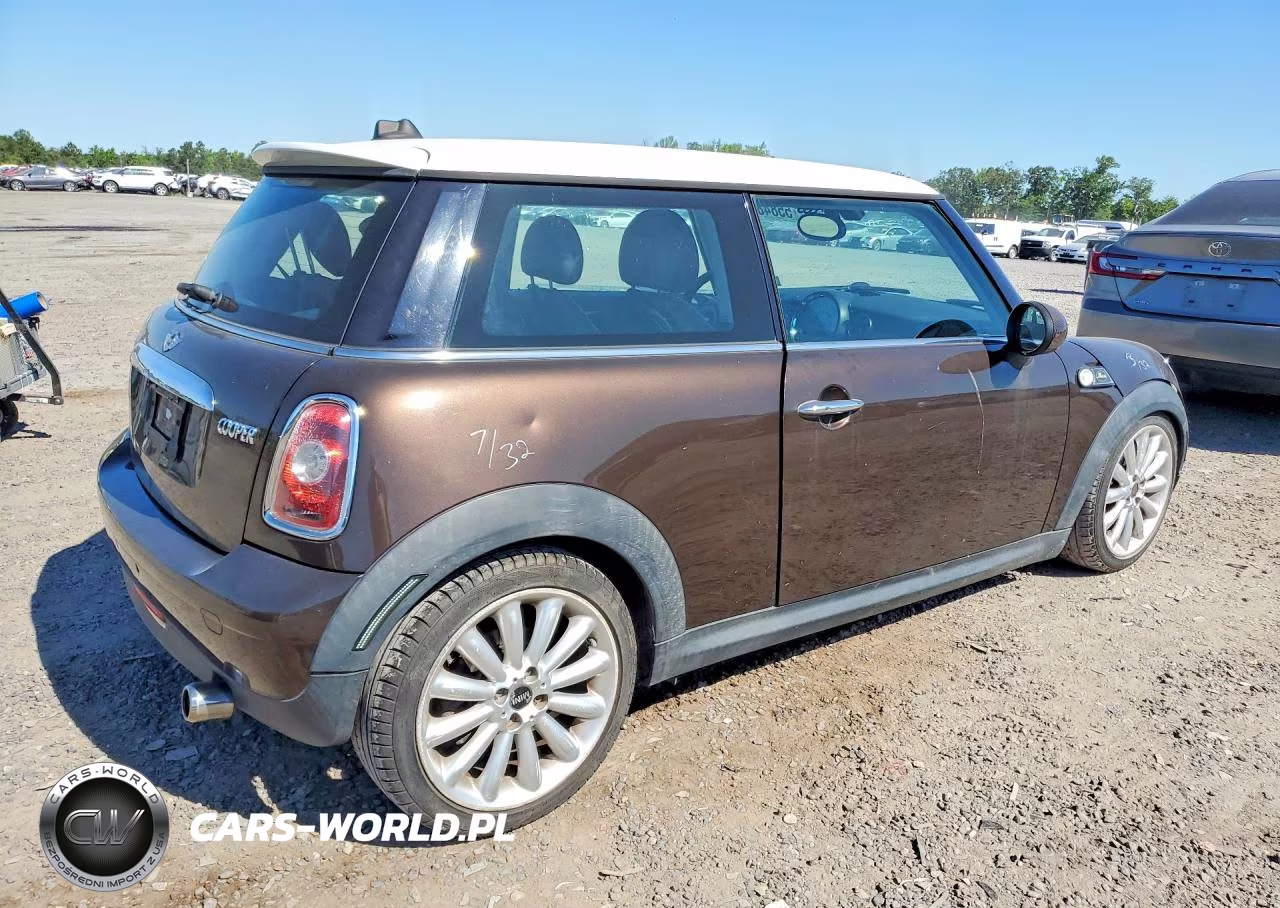 2010 Mini Cooper VIN:WMWMF3C57ATU79121 - 3