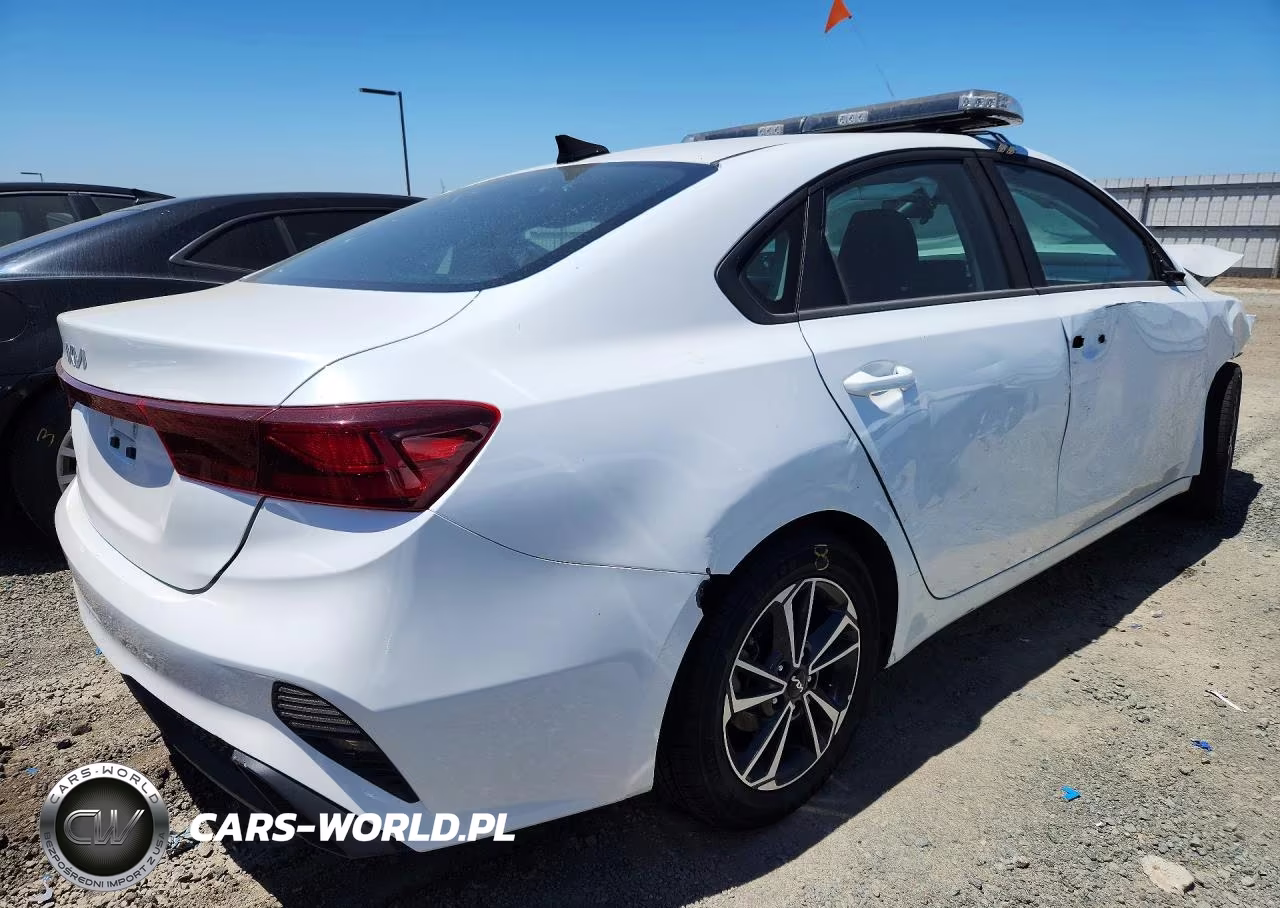2024 Kia Forte Lxs VIN:3KPF24AD2RE836233 - 3