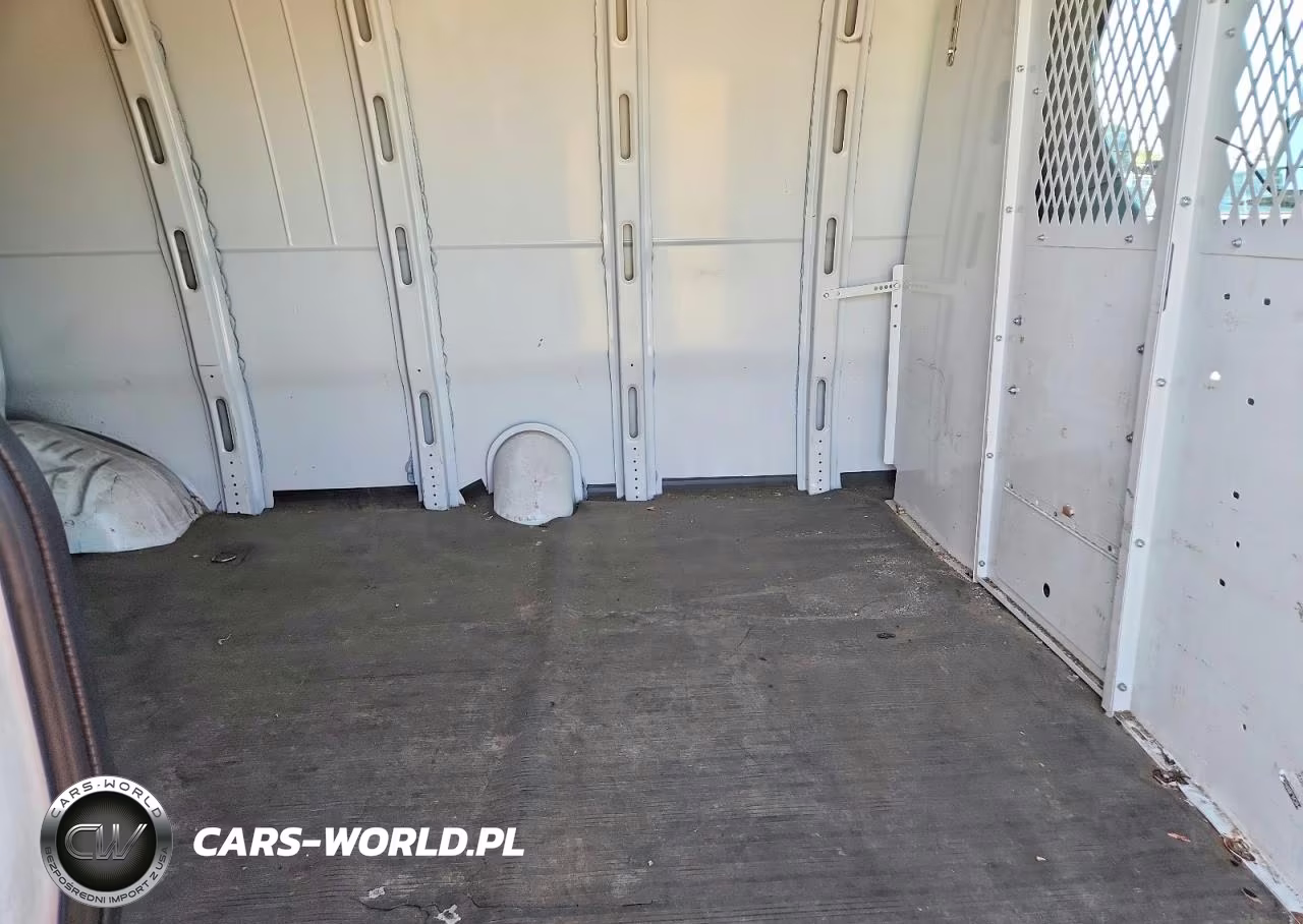 2023 GMC Savana G2500 VIN:1GTW7BFP2P1134289 - 10