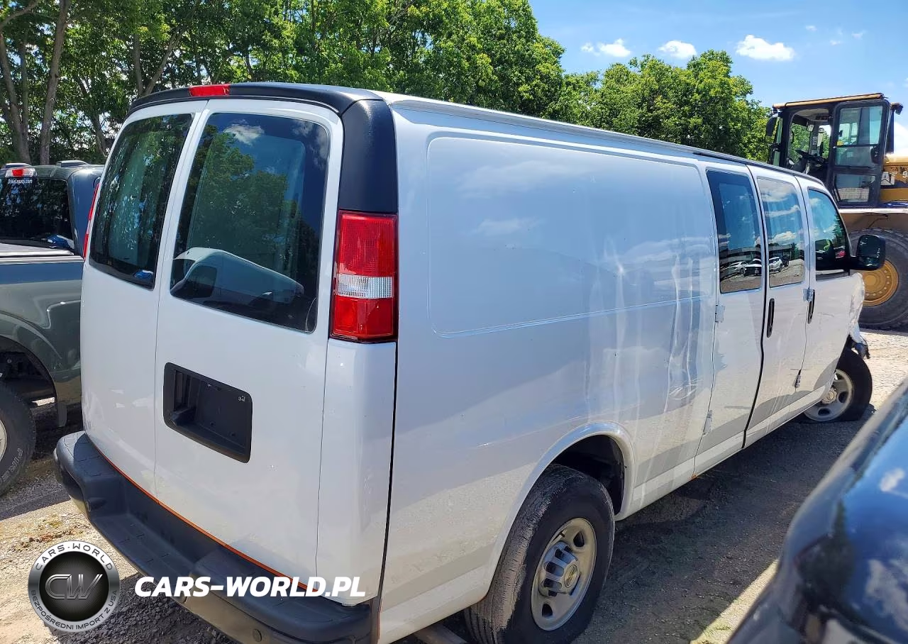 2024 Chevrolet Express 2500 Cargo Delivery Van VIN:1GCWGBF71R1282078 - 3