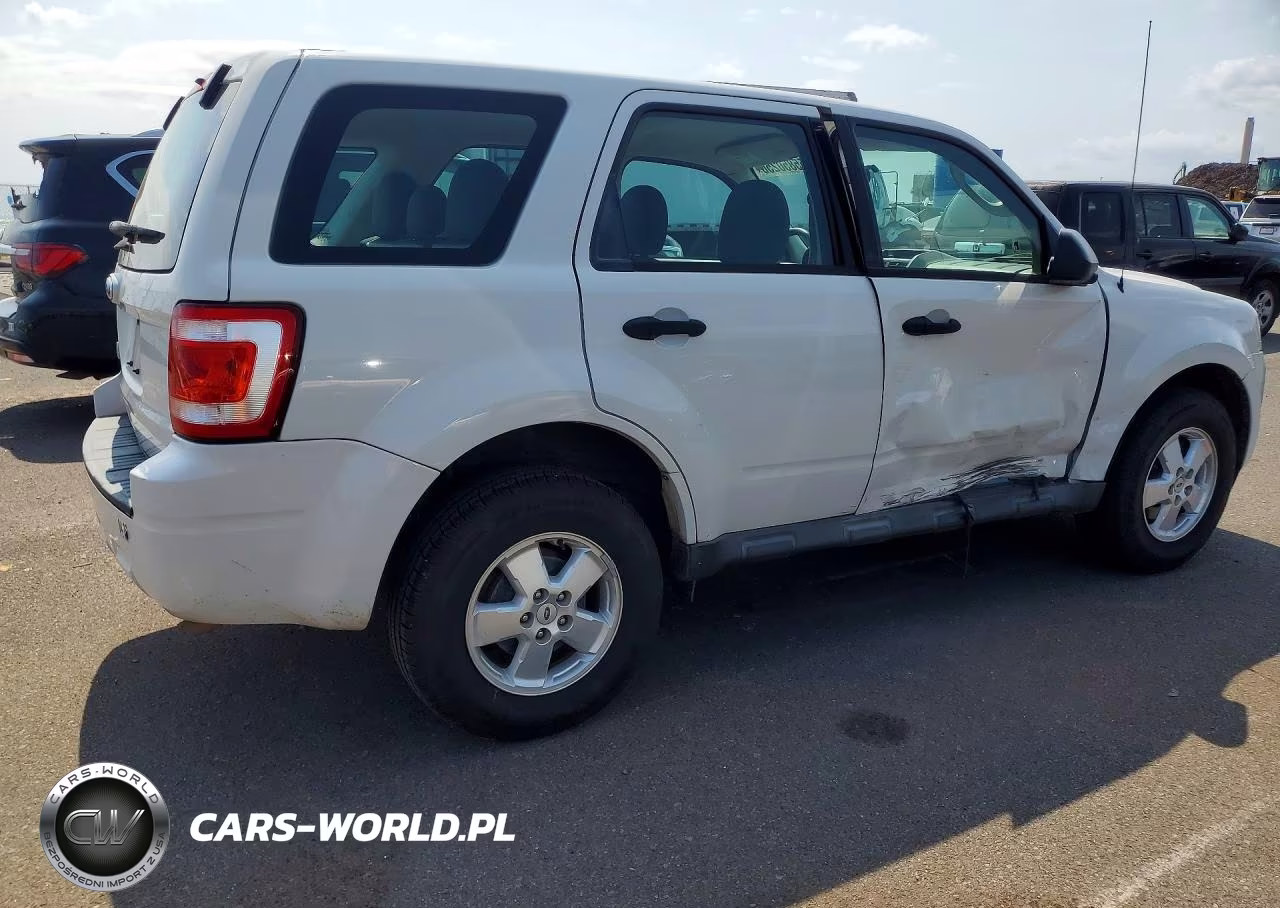 2011 Ford Escape Xls VIN:1FMCU0C70BKB14478 - 3