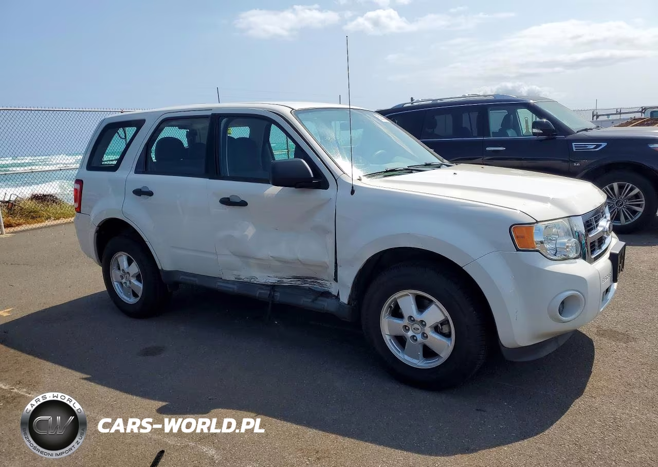 2011 Ford Escape Xls VIN:1FMCU0C70BKB14478 - 4