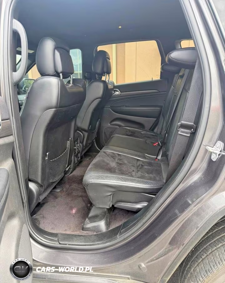 2018 Jeep Grand Cherokee Laredo VIN:1C4RJFAG4JC147876 - 10