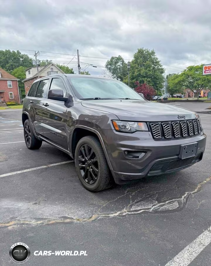 2018 Jeep Grand Cherokee Laredo VIN:1C4RJFAG4JC147876 - 4