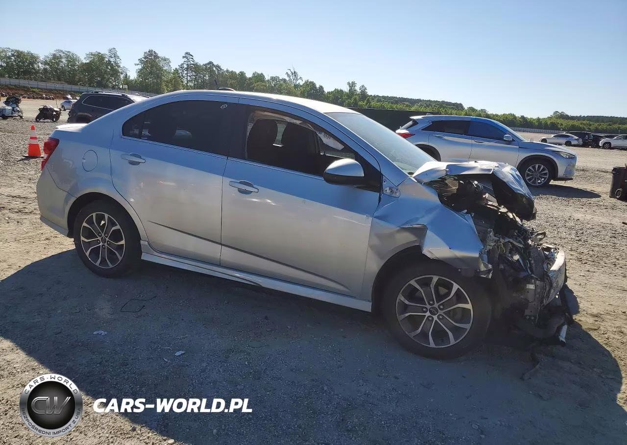 2019 Chevrolet Sonic Lt VIN:1G1JD5SB6K4145570 - 4