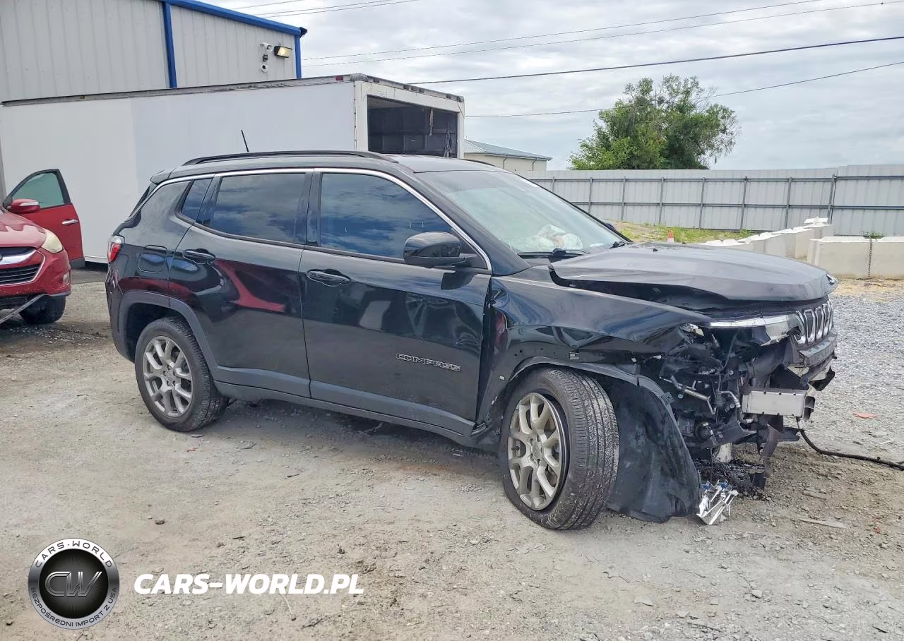 2022 Jeep Compass Latitude Lux VIN:3C4NJDFB3NT196870 - 4