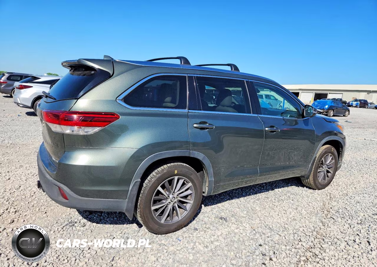 2018 Toyota Highlander Xle VIN:5TDJZRFH8JS856785 - 3