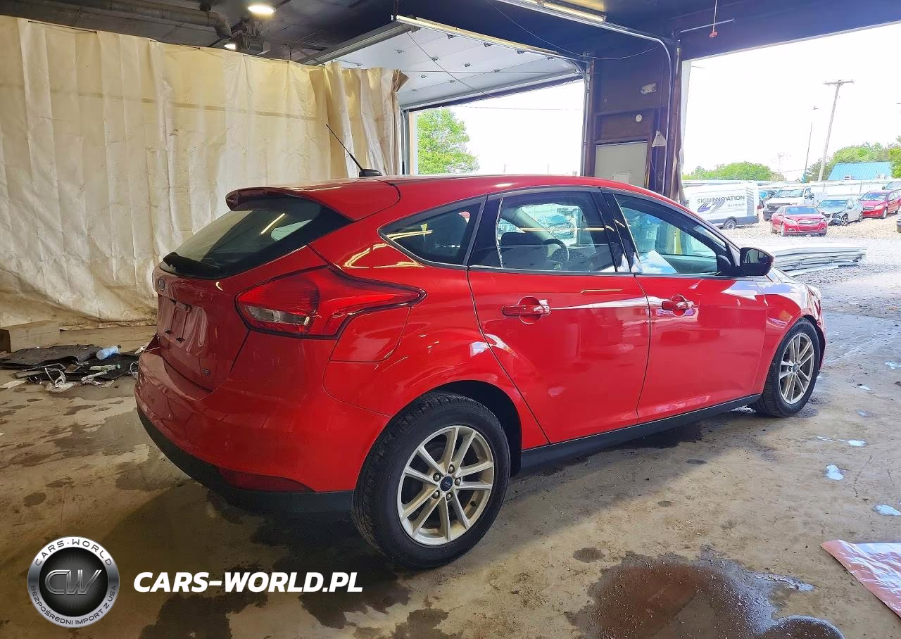 2017 Ford Focus Se VIN:1FADP3K20HL232708 - 3