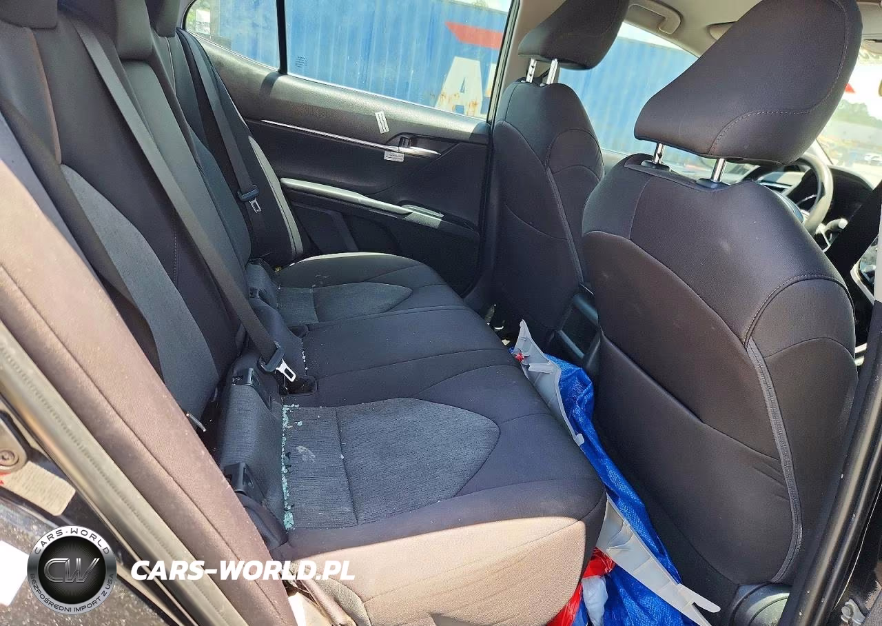 2018 Toyota Camry Le VIN:4T1B11HK3JU150417 - 10