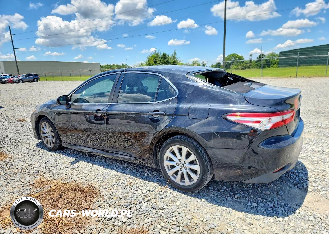 2018 Toyota Camry Le VIN:4T1B11HK3JU150417 - 2
