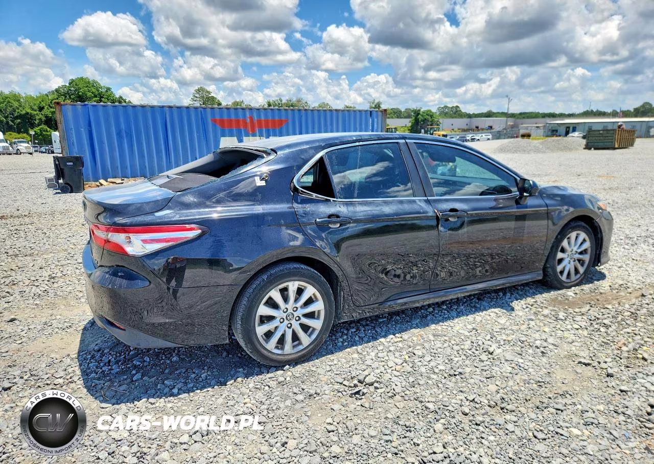 2018 Toyota Camry Le VIN:4T1B11HK3JU150417 - 3
