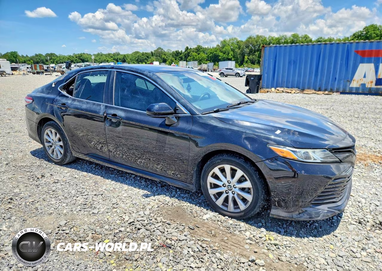 2018 Toyota Camry Le VIN:4T1B11HK3JU150417 - 4