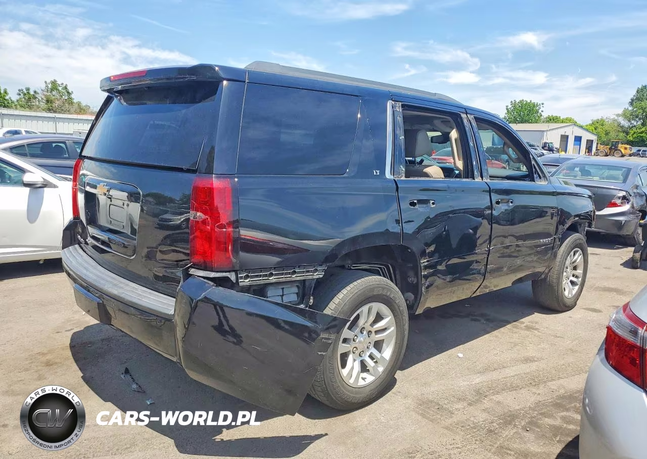 2018 Chevrolet Tahoe C1500 Lt VIN:1GNSCBKC3JR238657 - 3