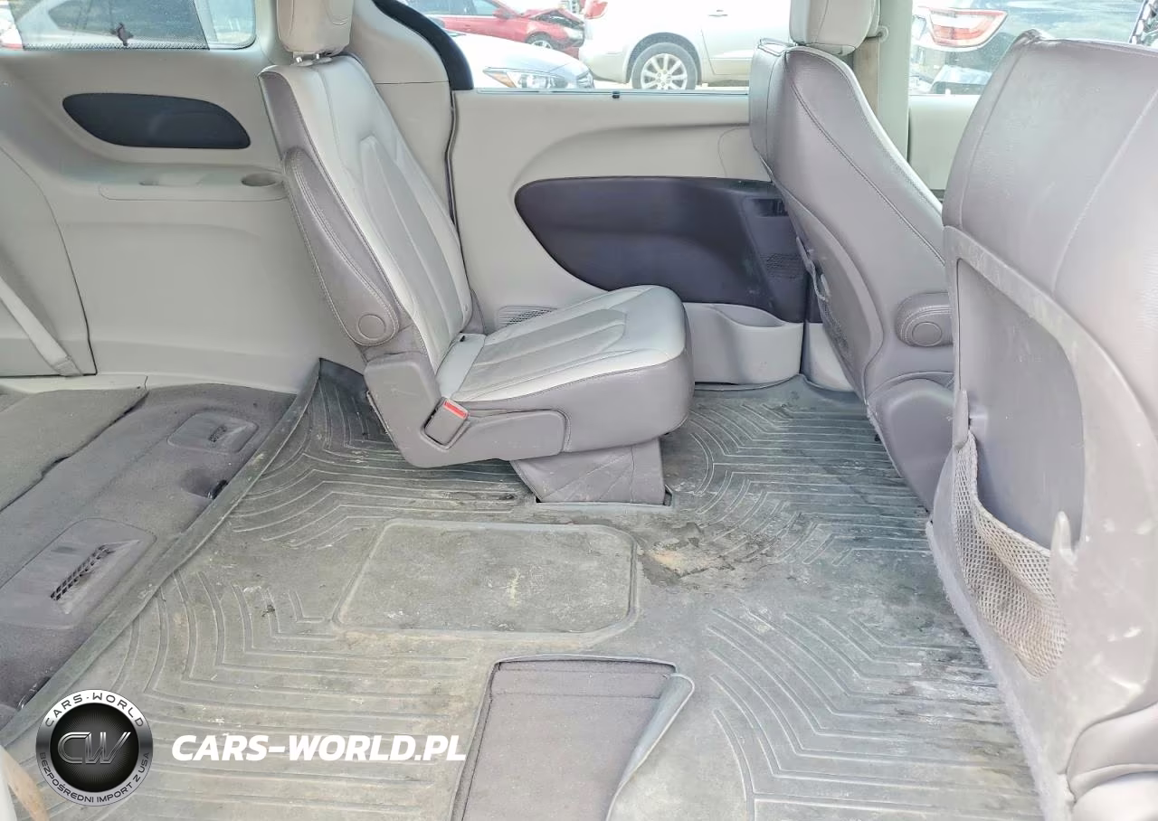 2018 Chrysler Pacifica Touring L VIN:2C4RC1BG8JR219018 - 11