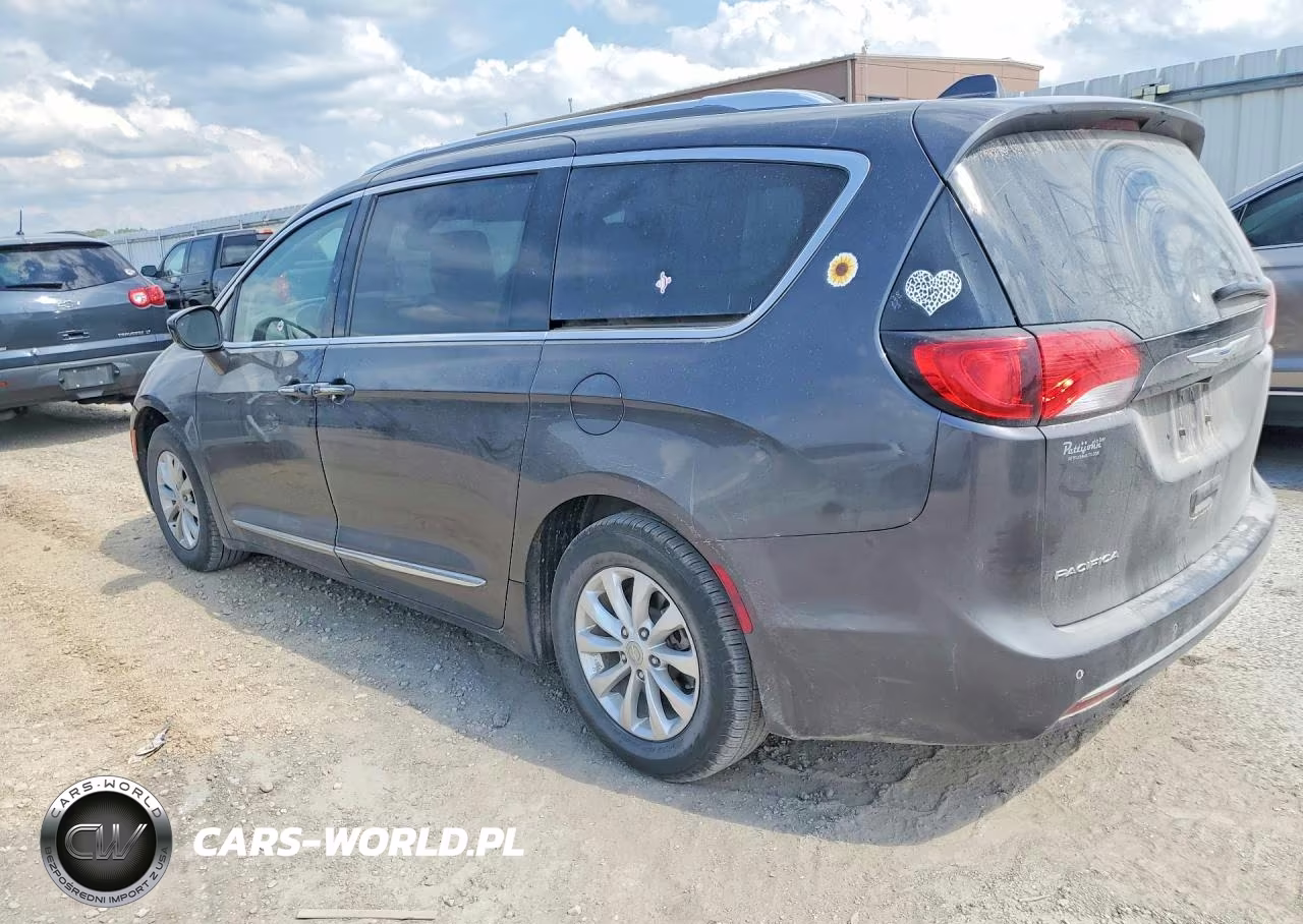 2018 Chrysler Pacifica Touring L VIN:2C4RC1BG8JR219018 - 2