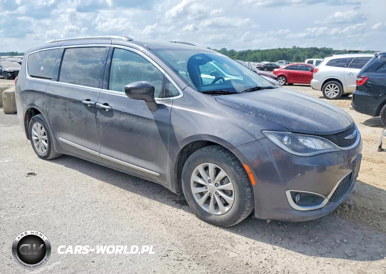 2018 Chrysler Pacifica Touring L VIN:2C4RC1BG8JR219018 - 4