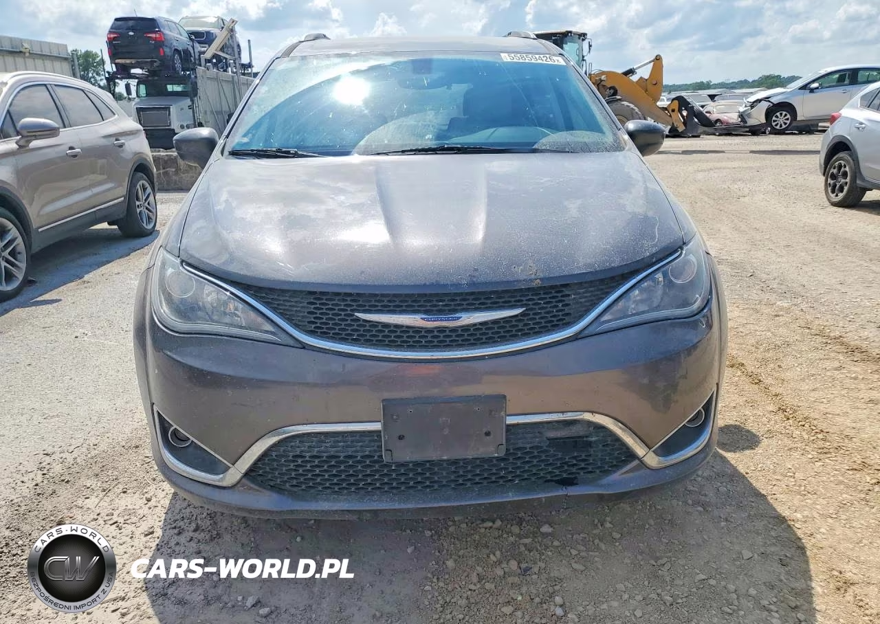 2018 Chrysler Pacifica Touring L VIN:2C4RC1BG8JR219018 - 5