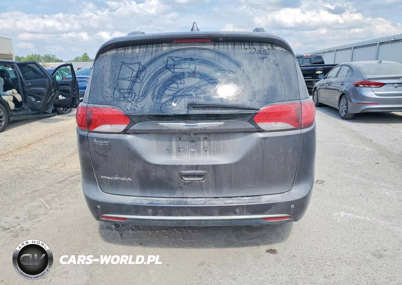 2018 Chrysler Pacifica Touring L VIN:2C4RC1BG8JR219018 - 6