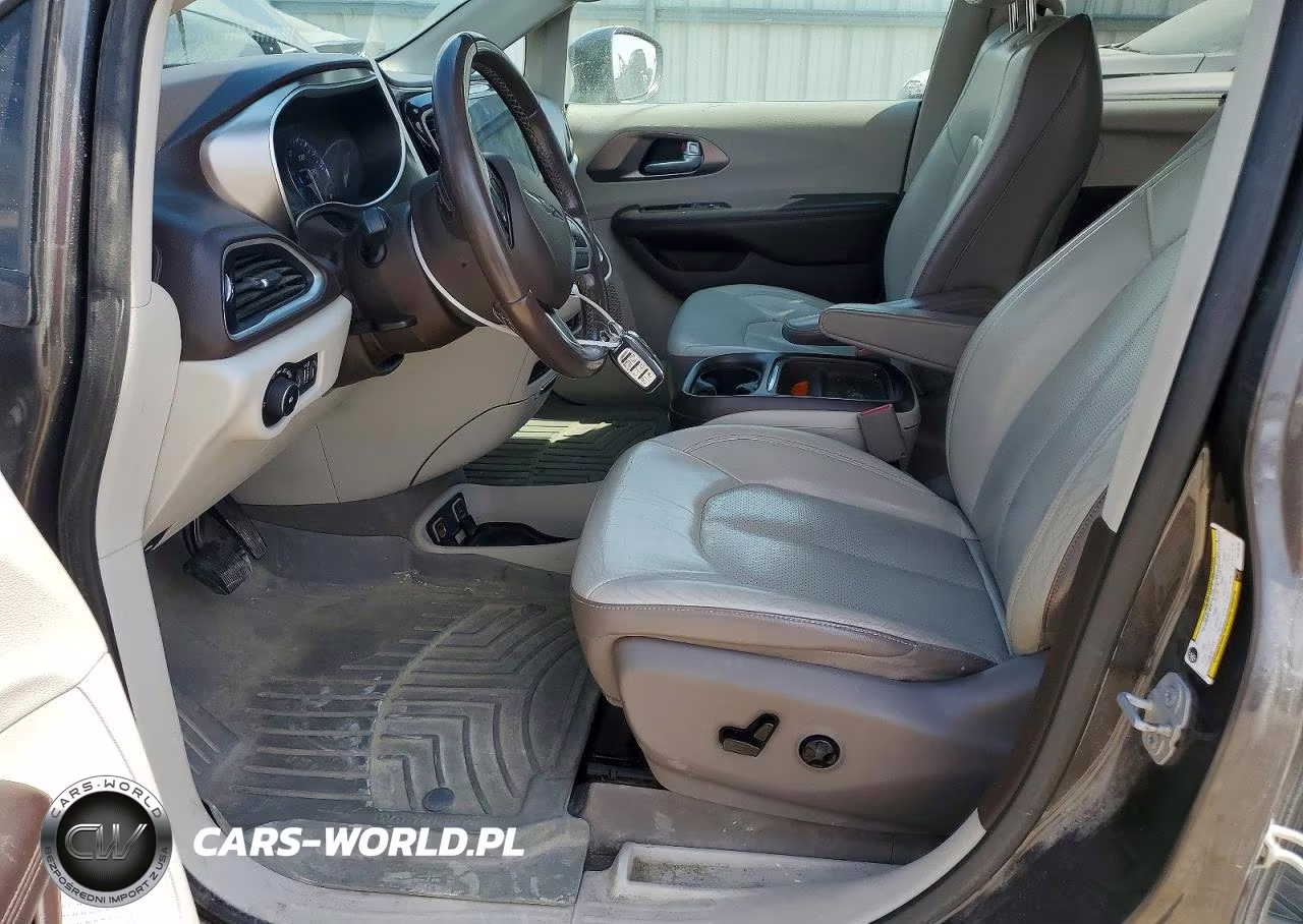 2018 Chrysler Pacifica Touring L VIN:2C4RC1BG8JR219018 - 7