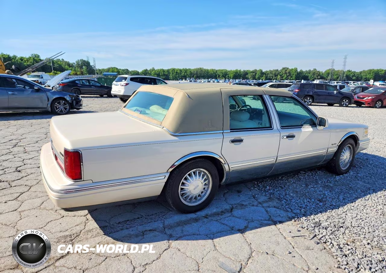 1997 Lincoln Town Car Signature VIN:1LNLM82WXVY705345 - 3