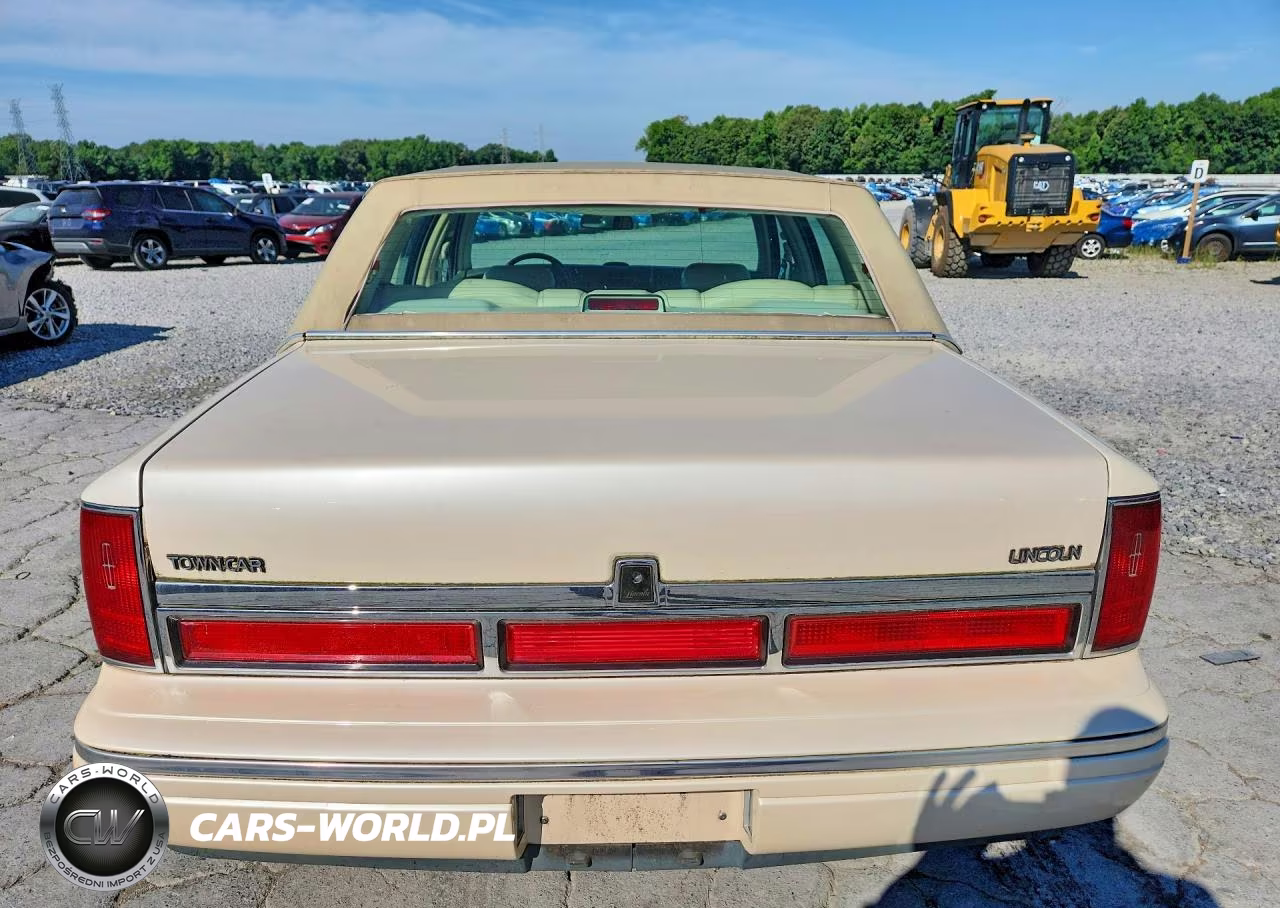 1997 Lincoln Town Car Signature VIN:1LNLM82WXVY705345 - 6