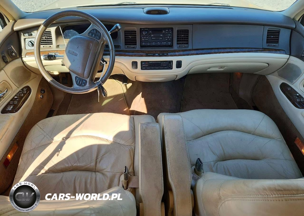 1997 Lincoln Town Car Signature VIN:1LNLM82WXVY705345 - 8