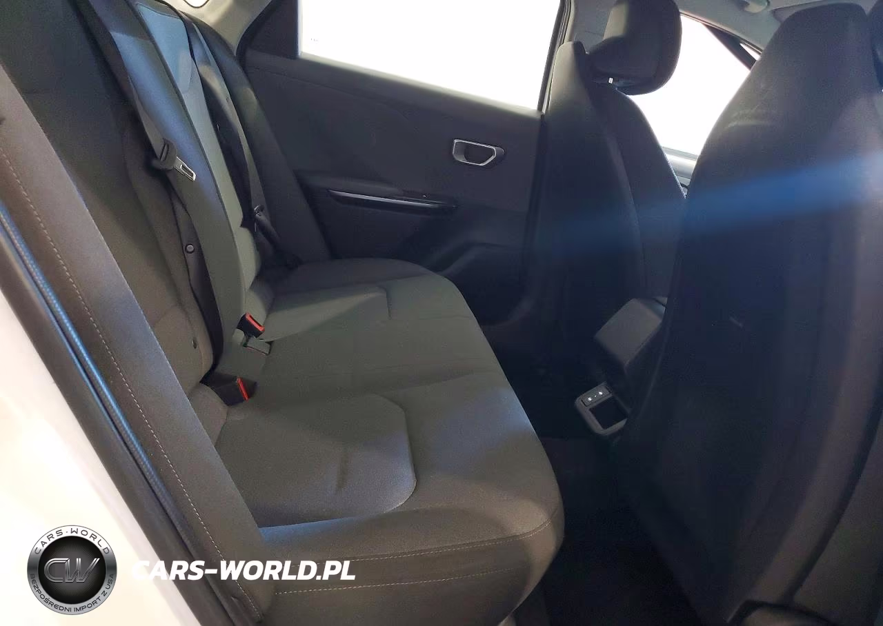 2025 Kia K4 Lxs VIN:3KPFT4DE6SE061717 - 10