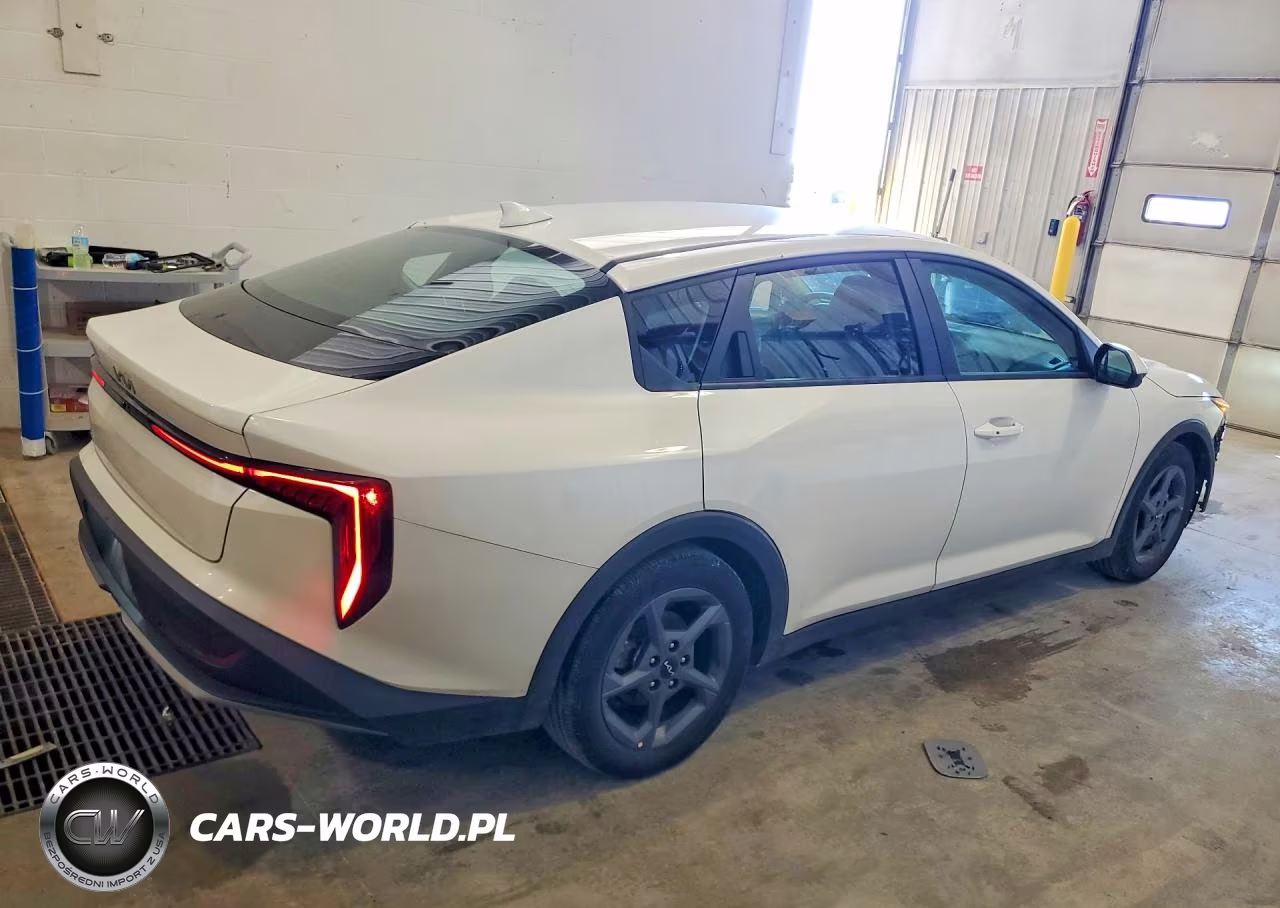 2025 Kia K4 Lxs VIN:3KPFT4DE6SE061717 - 3
