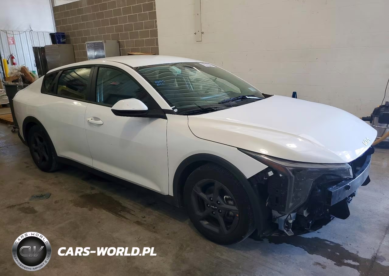 2025 Kia K4 Lxs VIN:3KPFT4DE6SE061717 - 4