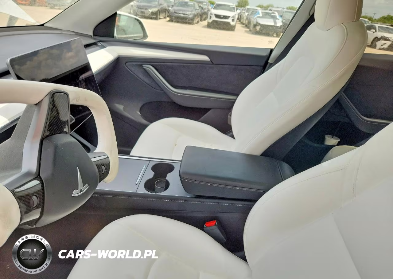 2024 Tesla Model Y VIN:7SAYGDEF7RA320109 - 9