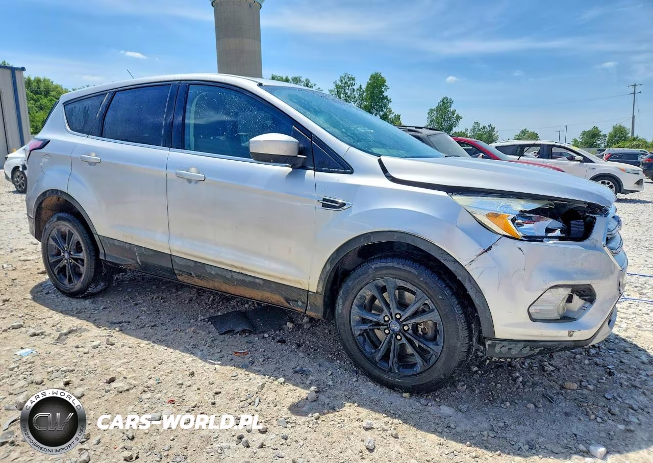 2017 Ford Escape Se VIN:1FMCU9GD9HUF06084 - 4