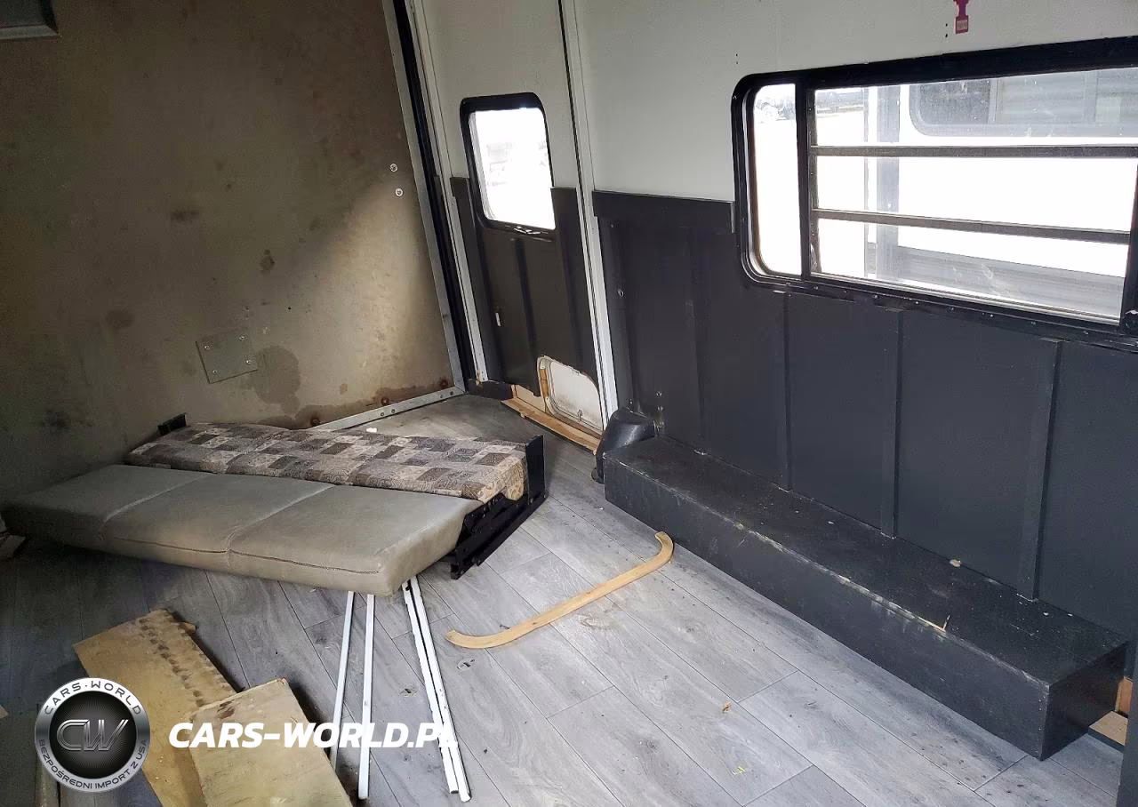 2007 Gulf Stream Track & Trail Camper VIN:1NL1GTK2871024982 - 6