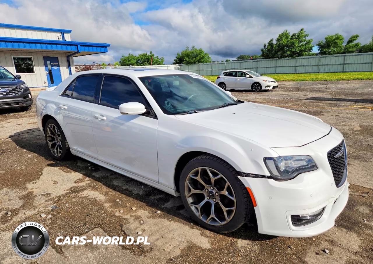 2018 Chrysler 300 S VIN:2C3CCABG0JH274580 - 4
