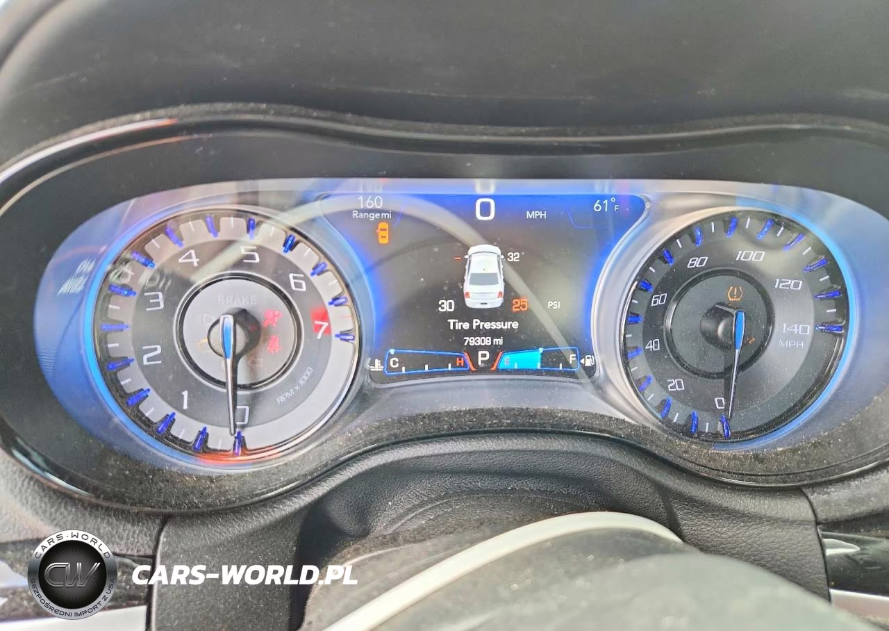 2018 Chrysler 300 S VIN:2C3CCABG0JH274580 - 9