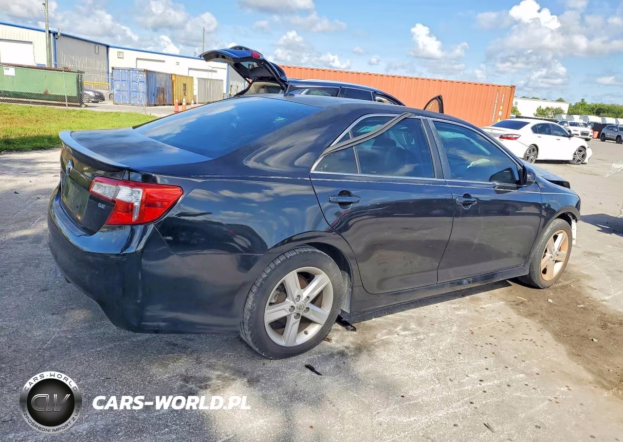 2014 Toyota Camry Se VIN:4T1BF1FK2EU812188 - 3
