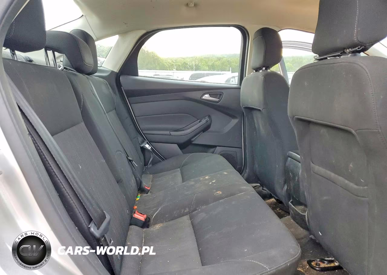 2018 Ford Focus Se VIN:1FADP3F29JL324223 - 10