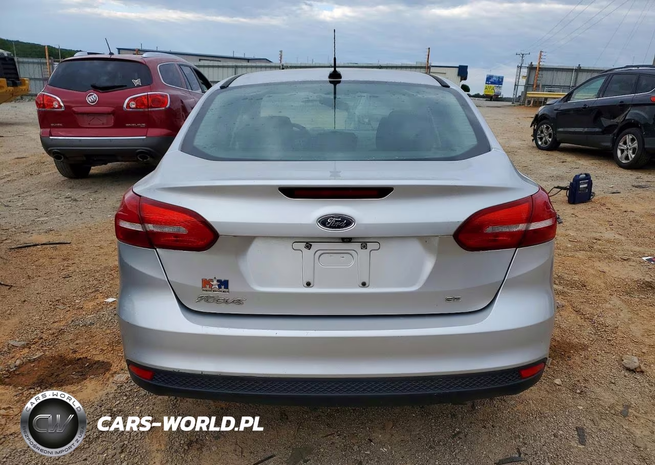 2018 Ford Focus Se VIN:1FADP3F29JL324223 - 6