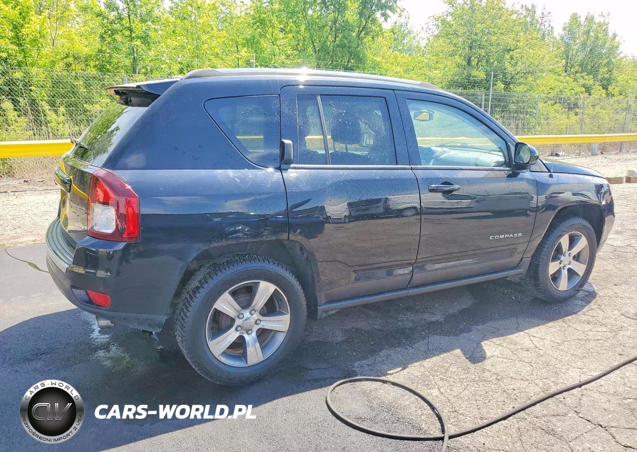 2017 Jeep Compass Latitude VIN:1C4NJCEA9HD102195 - 3