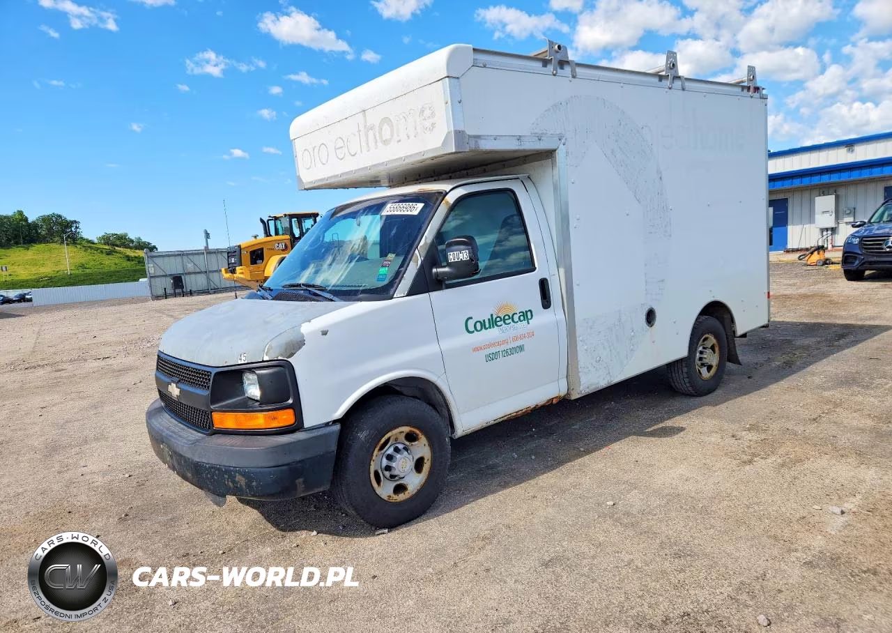 2009 Chevrolet Express Box Truck