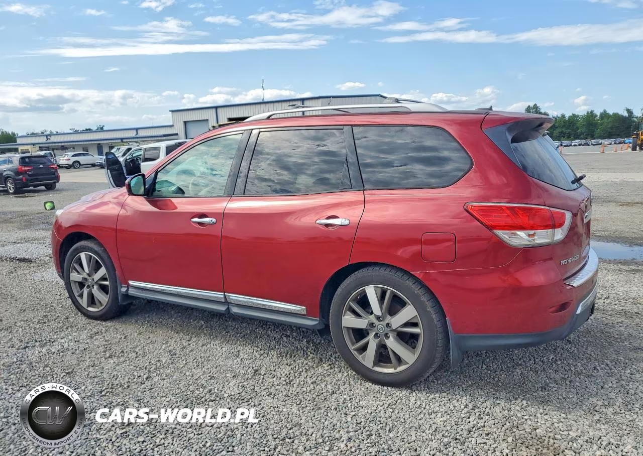2015 Nissan Pathfinder Platinum VIN:5N1AR2MN8FC635773 - 2