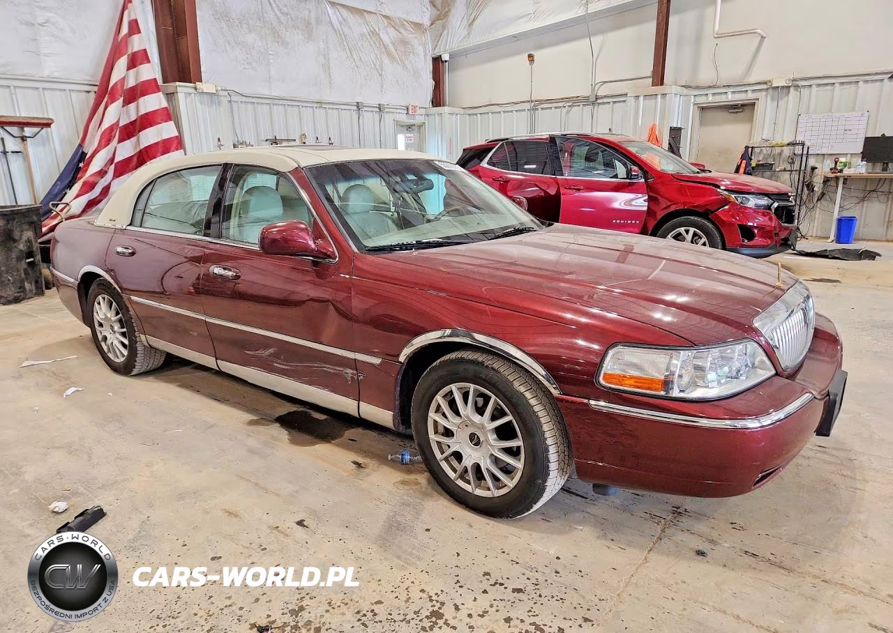 2004 Lincoln Town Car Ultimate VIN:1LNHM83W24Y612273 - 4