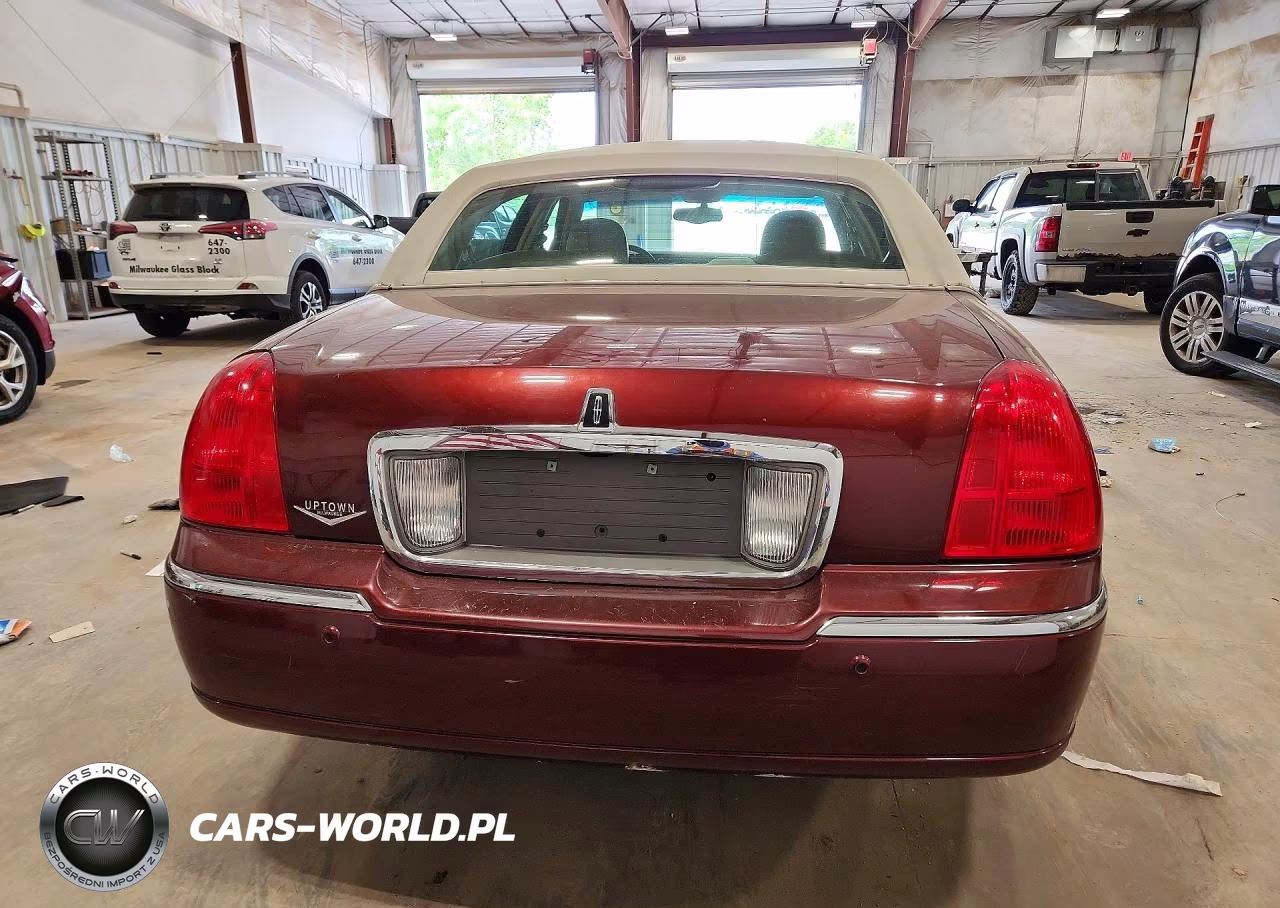 2004 Lincoln Town Car Ultimate VIN:1LNHM83W24Y612273 - 6